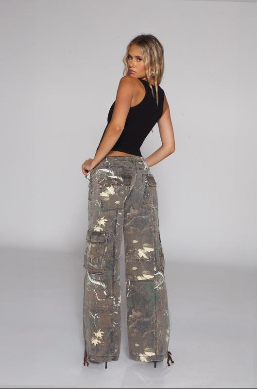 Sichern Sie sich heute 60 % Rabatt auf Camo Baggy Pants 🪖