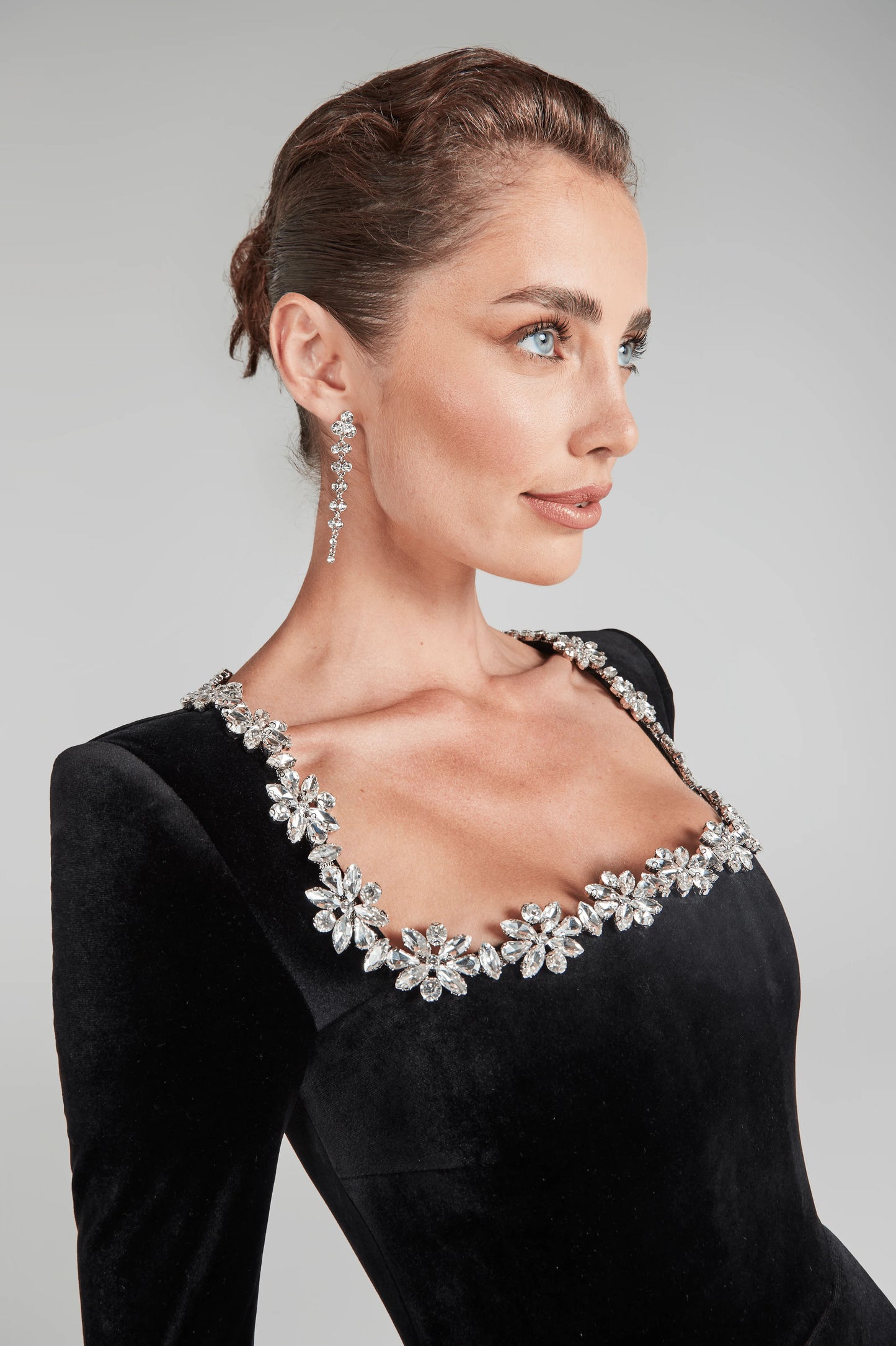 Profitez aujourd'hui seulement de 60 % de réduction sur la mini-robe Élise ✨🖤