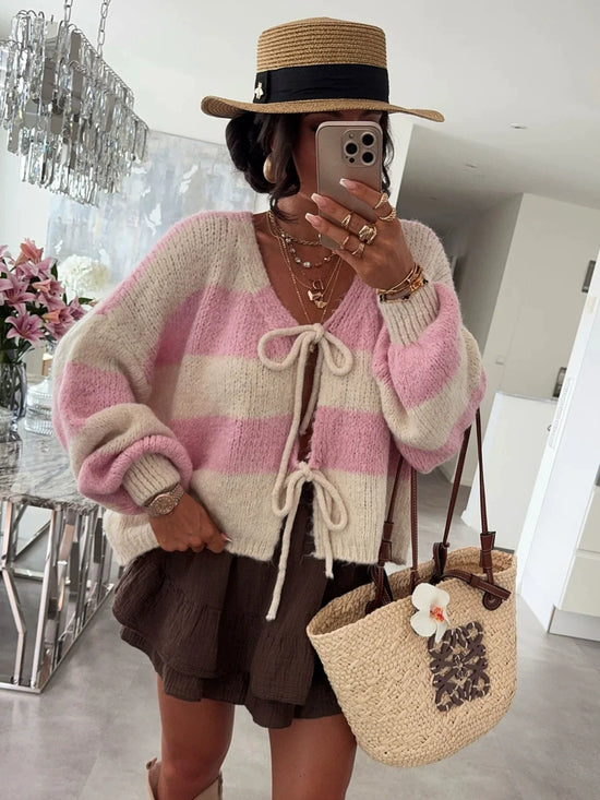 Sichern Sie sich heute 60 % Rabatt auf die Strickjacke mit Fliege 🎀✨