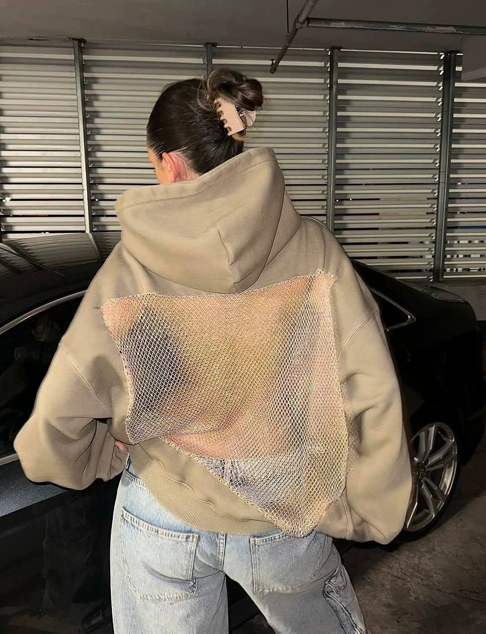 Profitez aujourd'hui seulement de 60 % de réduction sur le sweat à capuche Crystal Back ✦