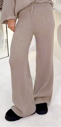 Sichern Sie sich heute 60 % Rabatt auf die gerippte Francesca-Hose 🤎