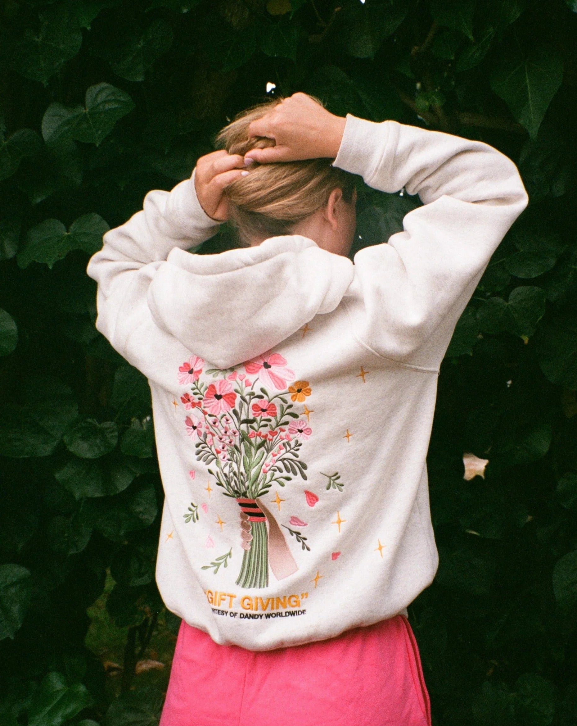 Profitez aujourd'hui seulement de 60 % de réduction sur le sweat à capuche fleuri 🌼🧥